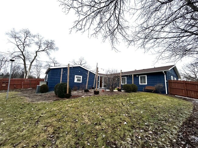 Building Photo - 5508 S Stough St