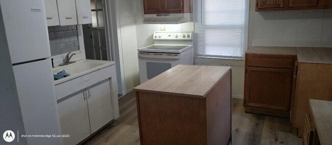 Building Photo - 2175 Ormond Ave