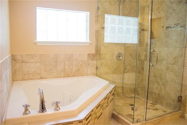 Building Photo - 1907 Thousand Pines Dr
