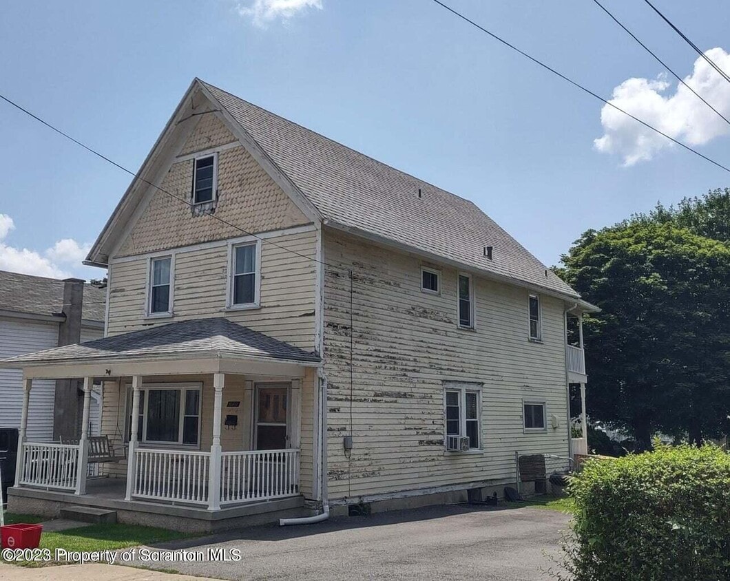 135 Throop St, Scranton, PA 18508 House Rental in Scranton, PA