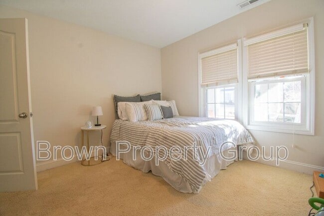 Building Photo - 205 Bethune St