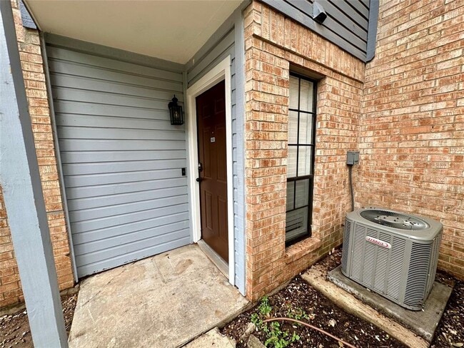 Building Photo - 1601 Faro Dr