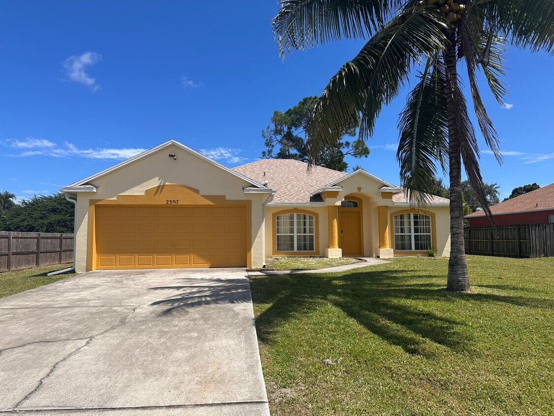 Foto principal - 2397 SE Addison St