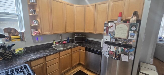 Building Photo - 2015 W Saint Paul Ave