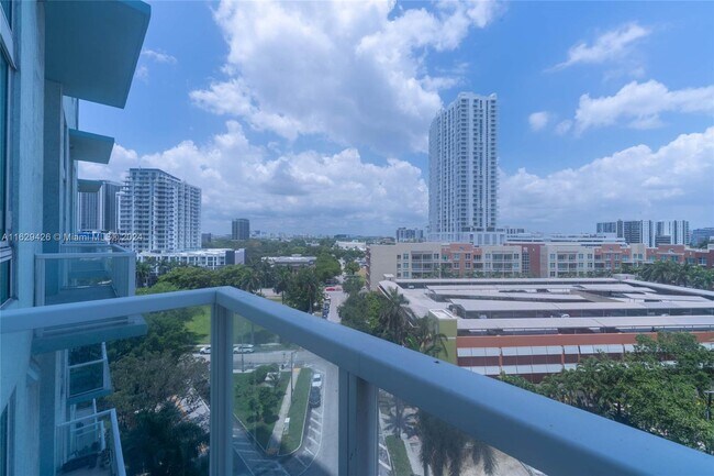 Building Photo - 1900 N Bayshore Dr