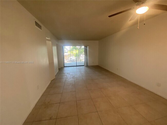 Foto del edificio - 3410 Foxcroft Rd