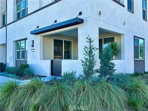 Building Photo - 6114 Valentina Wy