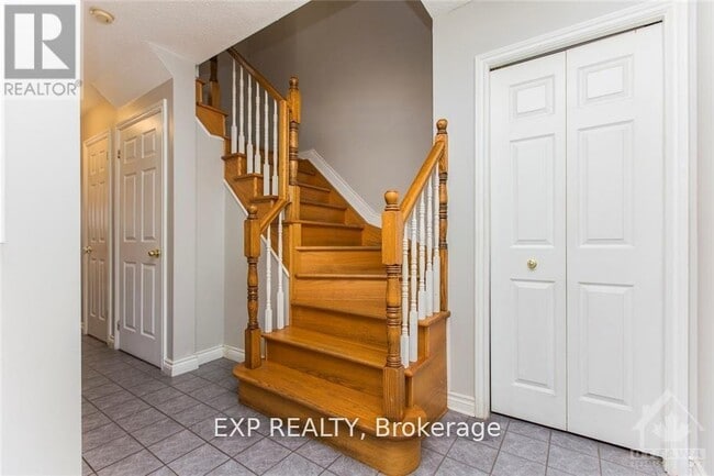 Building Photo - 100 Hunterswood Crescent