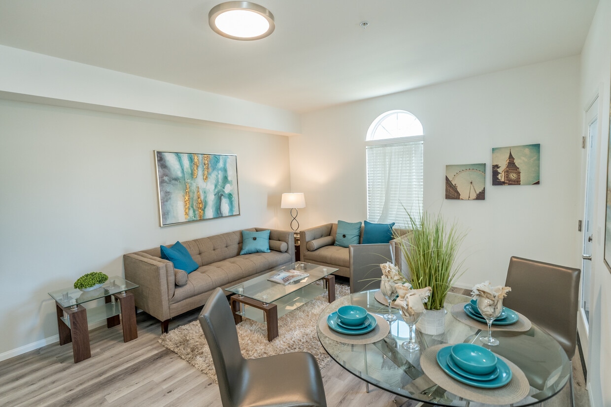 Foto principal - Garden Springs 55+ Senior Apartments