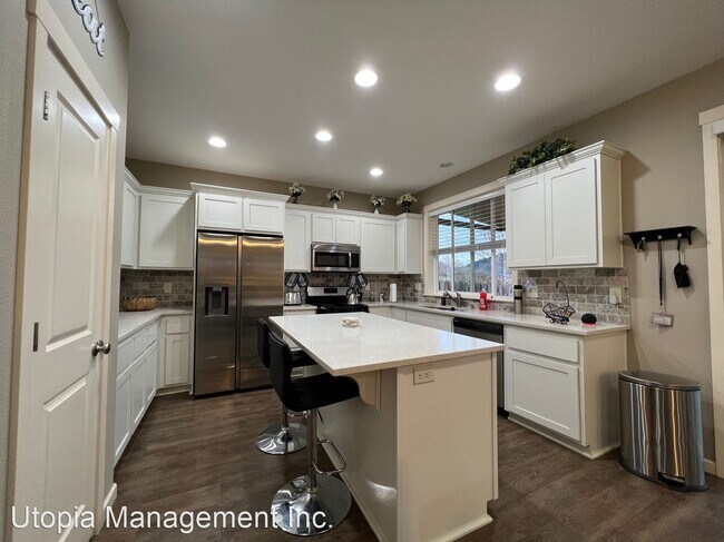 Building Photo - 4 br, 2.5 bath House - 2205 SE Cochran Drive