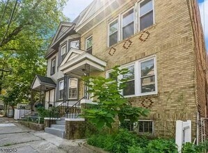 Building Photo - 11 Montrose Terrace