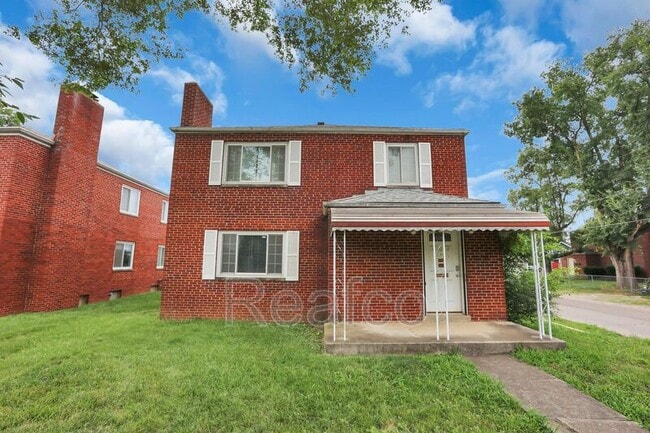 Building Photo - 404 S Chase Ave