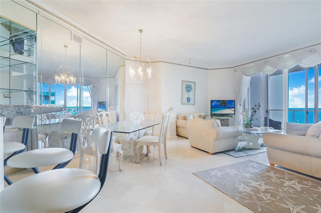 Foto principal - 8925 Collins Ave