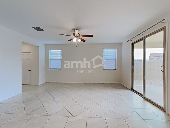 Foto del edificio - 16815 W Portland St