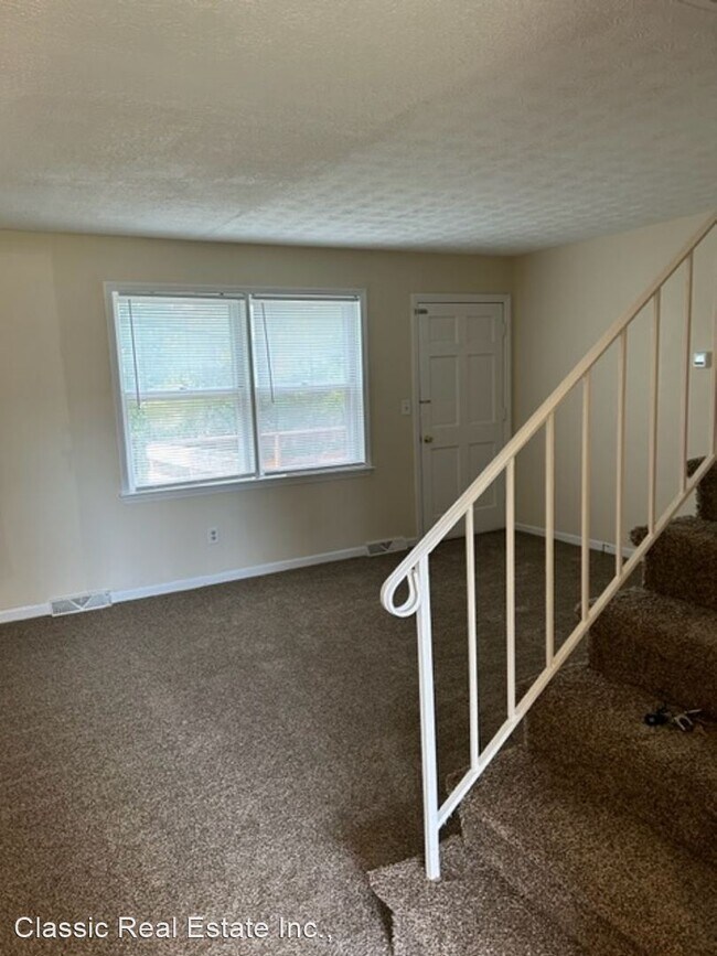 Building Photo - 2 br, 1.5 bath House - 481 Woodview Drive