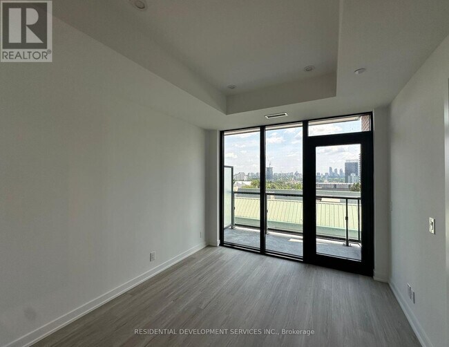 Photo du bâtiment - 699-699 Sheppard Ave E