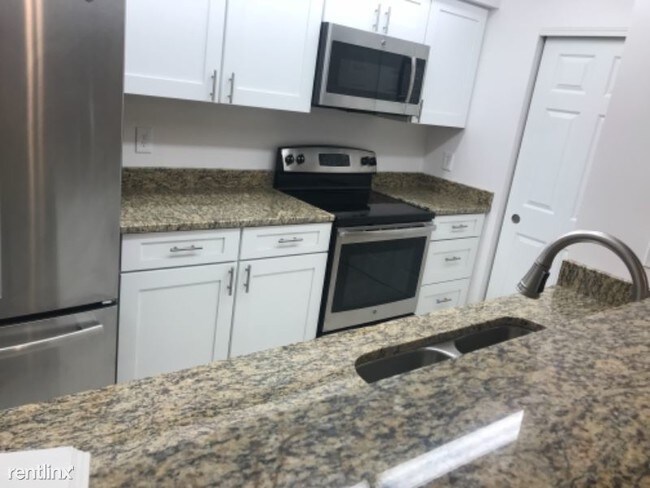 Building Photo - 2 br, 1 bath Condo - 2876 Foxwood Ct