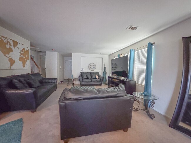 Building Photo - Bonus Loft!