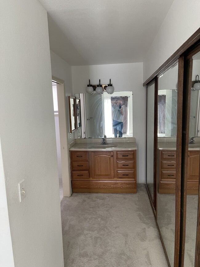 Foto del edificio - 1830 Salisbury Dr