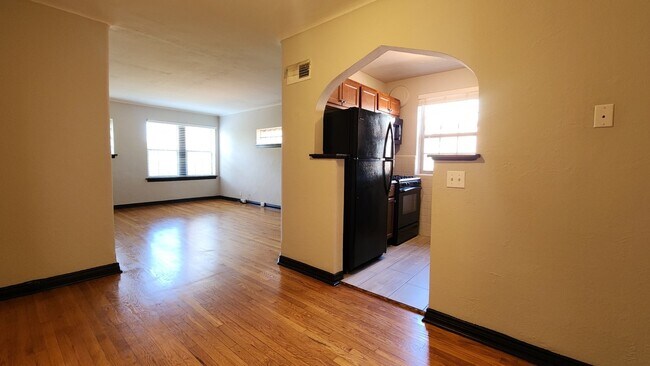 Foto del edificio - 6364 Sutherland Ave