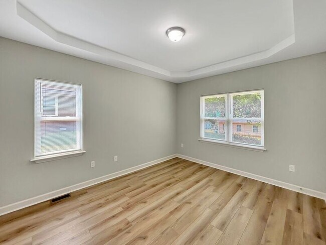 Building Photo - 212 Malvern Dr SW