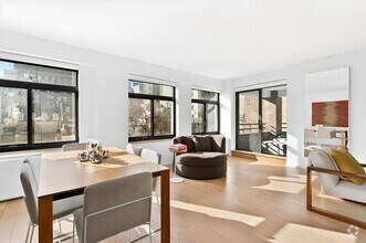 Building Photo - 124 E 79th St