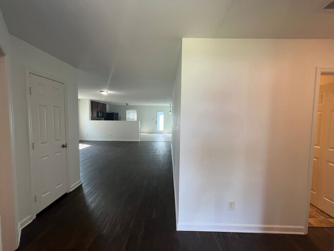 Building Photo - Spacious 3 bed in Harvest AL