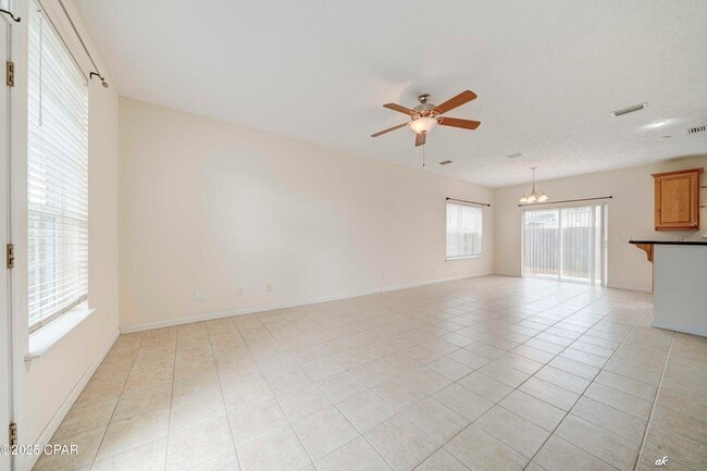 Building Photo - 2608 Laurel Dr