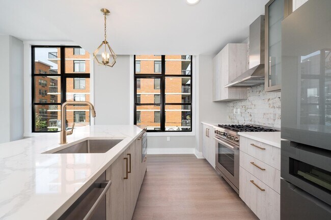Building Photo - 711 1st St