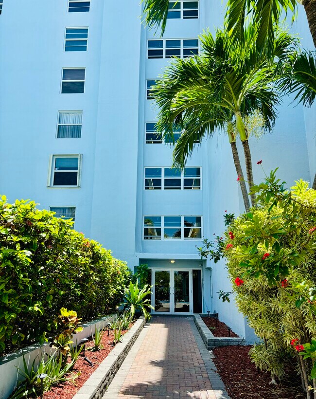 Entrada del edificio - 3312 Northside Dr