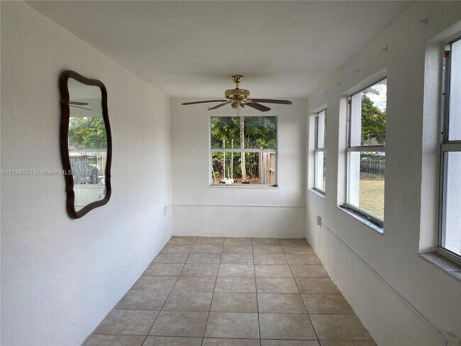 Foto del edificio - 479 NE 129th St