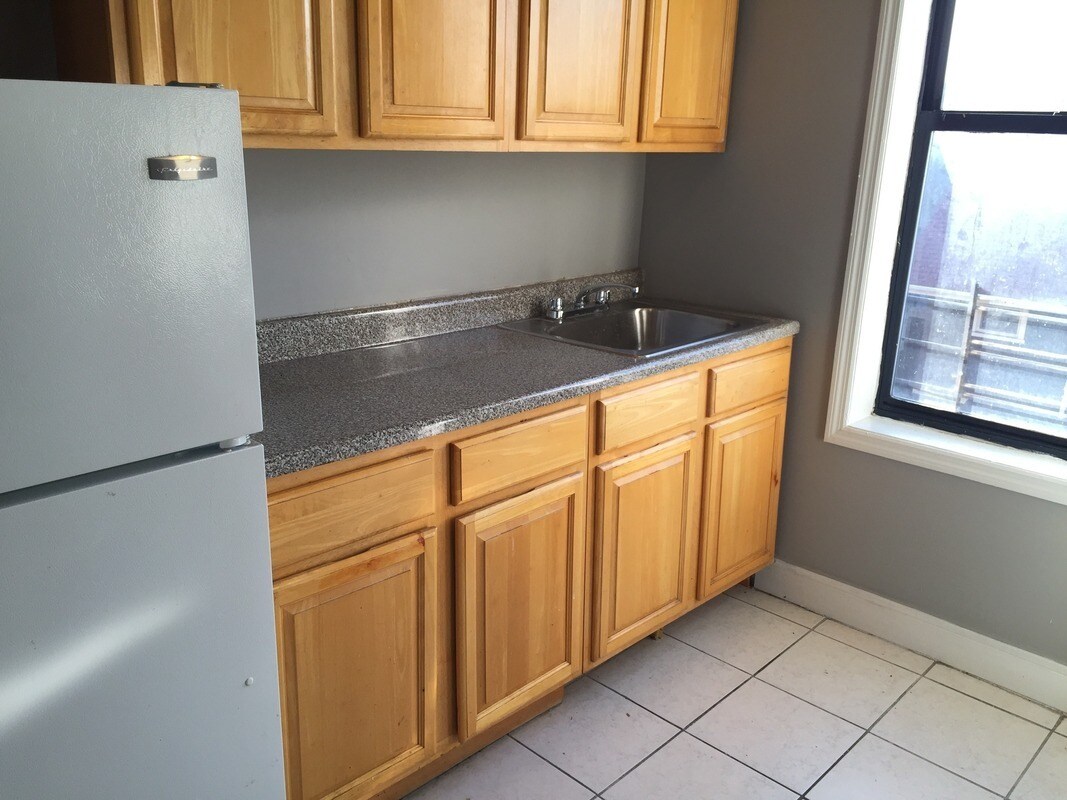 Primary Photo - 2242 Clarendon Rd