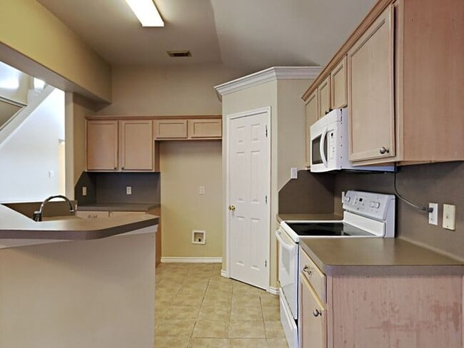 Building Photo - 1ST MONTH FREE WITH 18 MONTH LEASE