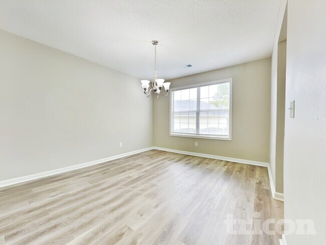 Building Photo - 208 Autumn Woods Dr