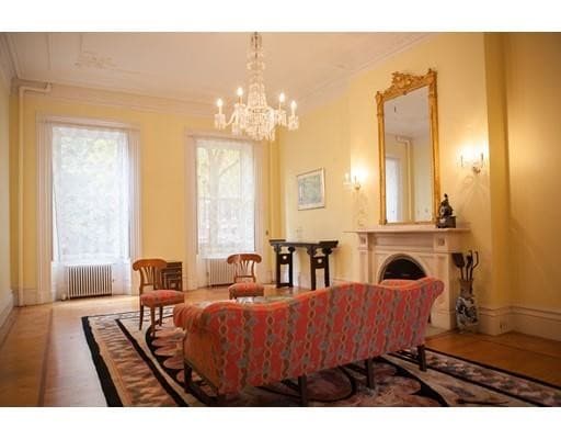 Building Photo - 44 Chestnut St