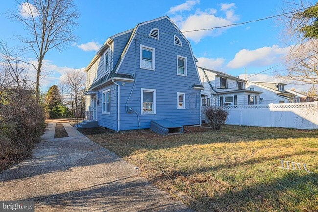 Foto del edificio - 3803 Cedardale Rd