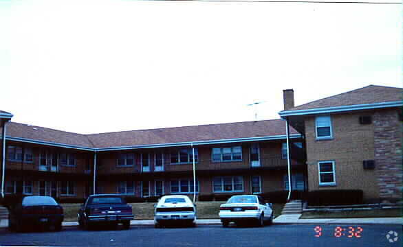 Foto del edificio - 5916 N Odell Ave