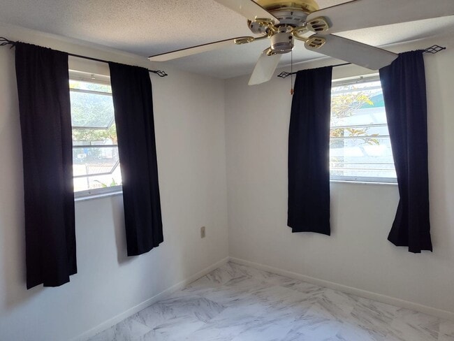 Foto del edificio - Quaint 2 bedroom 1 bath home with Florida ...