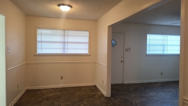 Foto del edificio - 6115 Parker St
