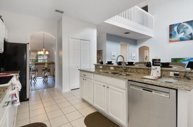 Foto del edificio - Single family pool home now available!