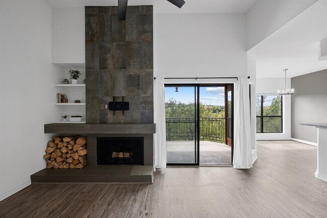 Foto del edificio - 4711 Spicewood Springs Rd