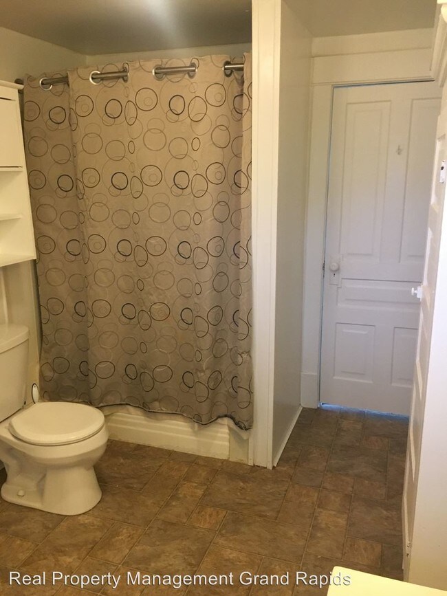 Foto del edificio - 4 br, 1.5 bath House - 127 Lafayette Street