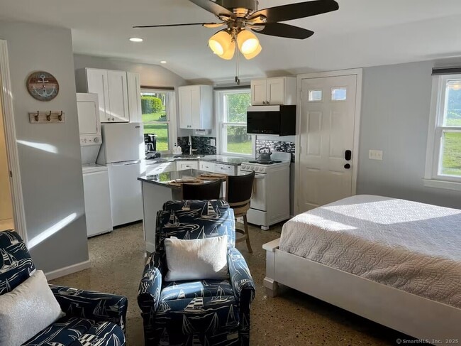 Building Photo - 414 Pequot Ave