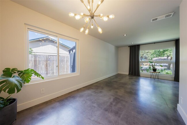 Building Photo - 6002 Cherry Creek Dr