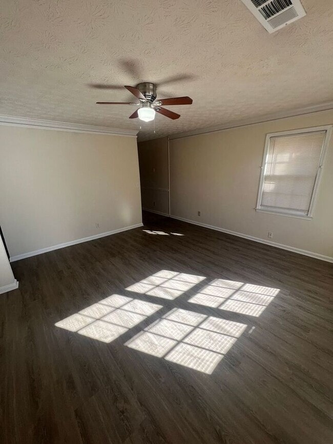 Photo - NOW READY! Beautiful 2 bedroom 1 bath flat duplex House