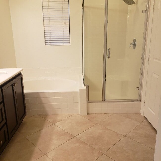 Building Photo - Awesome Home Awesome area 2bed w/ bonus ro...