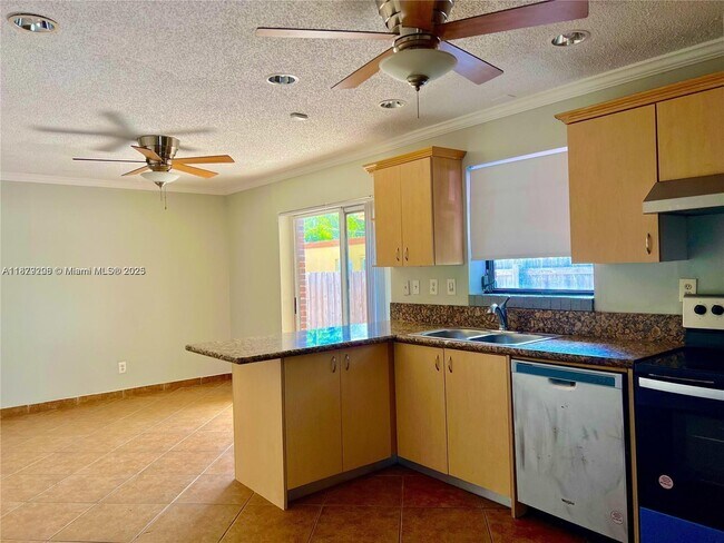 Foto del edificio - 6137 Pierce St