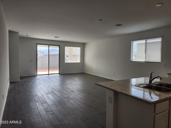 Foto del edificio - 5541 W Ldg Dr