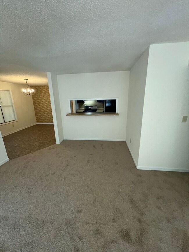 Foto del edificio - Cozy 2-Bedroom, 2-Bath Second-Floor Unit