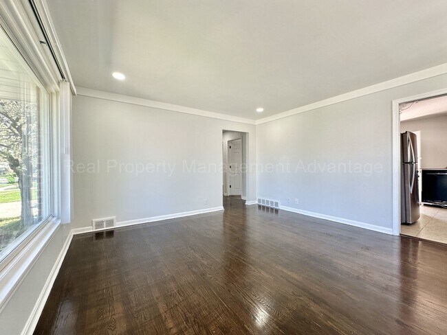 Foto del edificio - Updated Ranch with Bonus Space & Prime Loc...